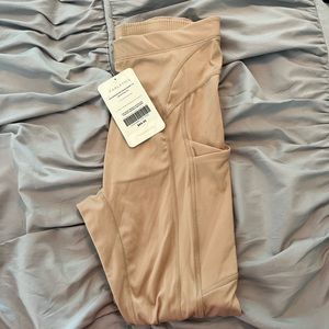 NWT- Fabletics Women’s High-Waisted Motion365 Pocket 7/8 Length Leggings